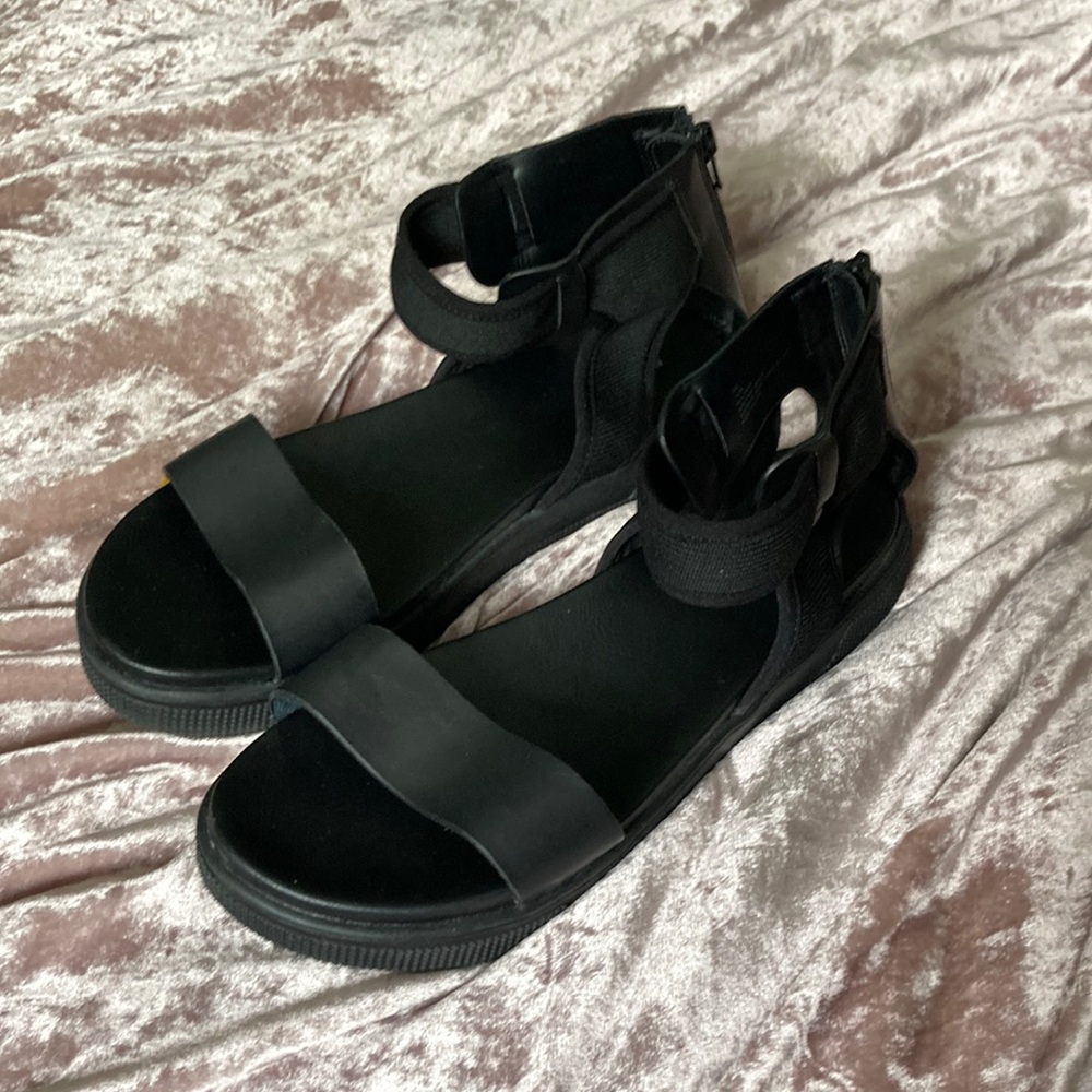 Black Mia Leather Sandals with elastic Ankle strap us women’s 10